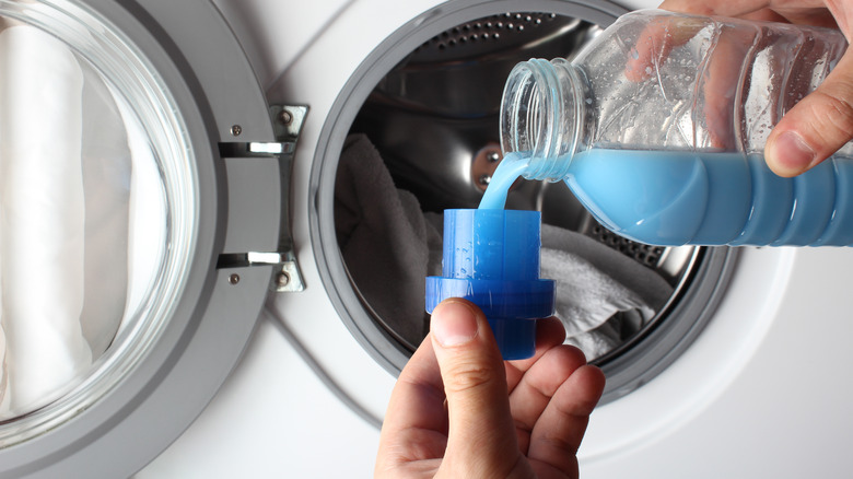 Perinteiset pyykinpesuaineet vs. pyykinpesuliinat: Kumpi ajaa asiansa paremmin?