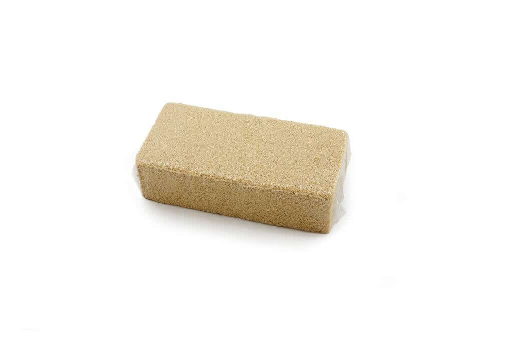 Rubber smoke sponge for dry cleaning and soot removal