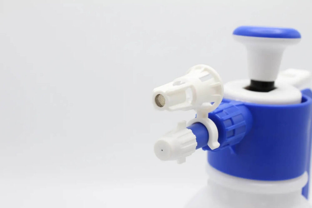 Pump sprayer with fkm seals and foaming nozzle