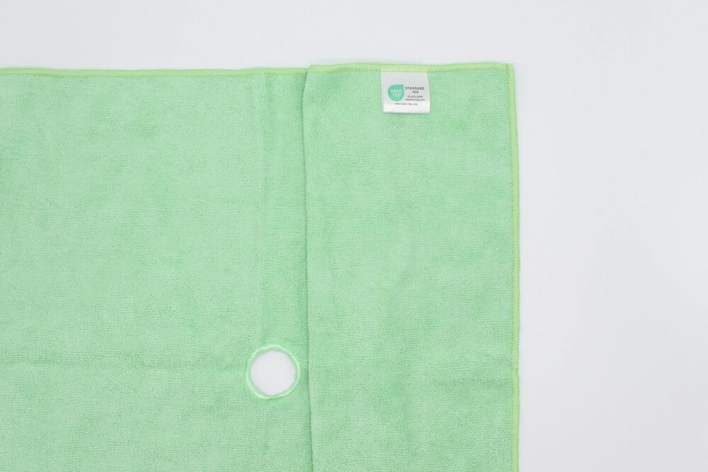Reusable floor cloth with opening