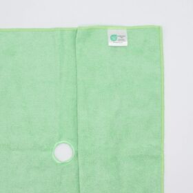 Reusable floor cloth with opening
