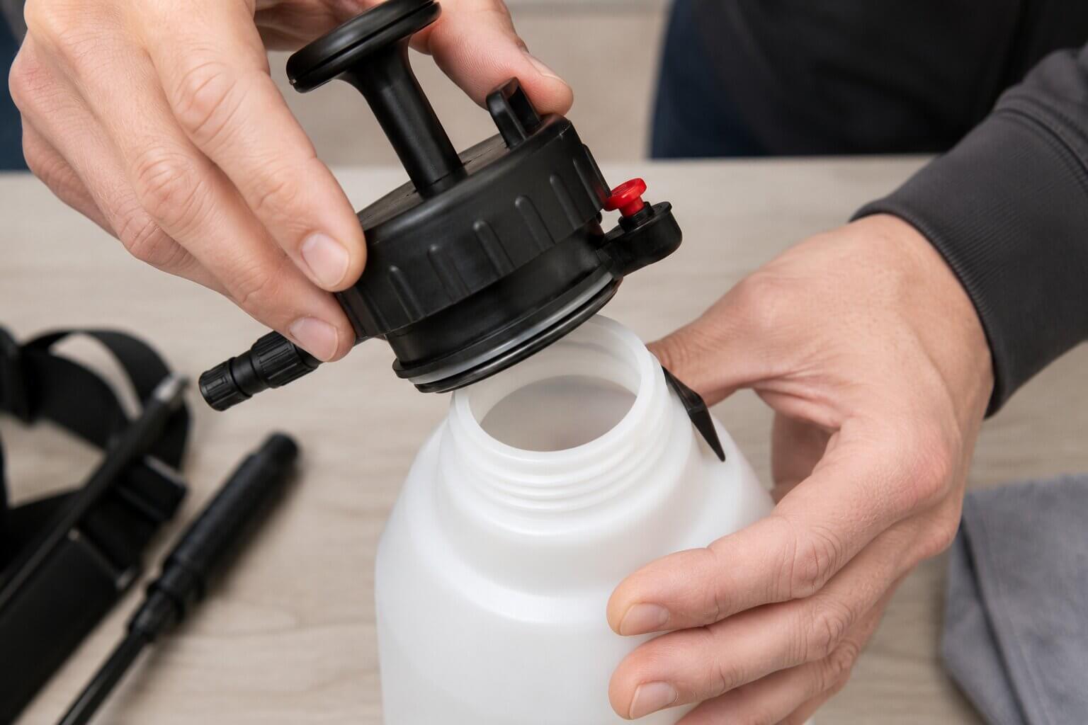 pressure sprayer opening before filling